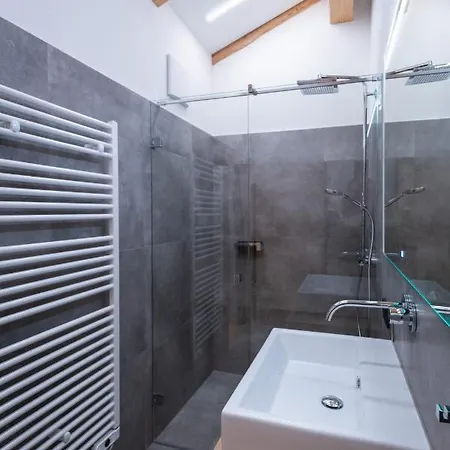 Haus Schoenwies 아파트 *