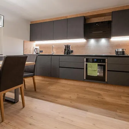 Haus Schoenwies ألباخ
